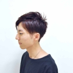 初めてのヘアカラー、濃いめのバイオレットがオシャレ。