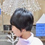 短くても女の子らしさのある、ショートヘア。