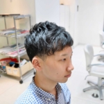 くせ毛をいかした、メンズツーブロック。