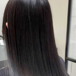 ダメージレス縮毛矯正で艶めくナチュラルヘアに！