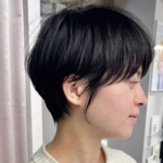 横顔が綺麗に見える大人の丸みショート